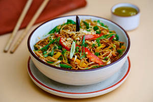 Chilly Garlic Noodles - Veg