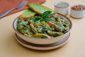 Creamy Pesto Pasta (Veg)
