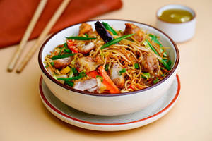 Chilly Garlic Noodles - Chicken