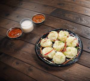 Veg Steamed Momos (8 Pieces)
