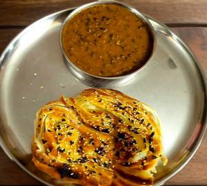 Dal Makhni With Lachaa Paratha
