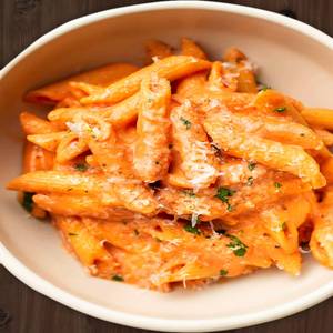 Cheese red sauce pasta