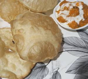 Poori With Paneer Butter Masala