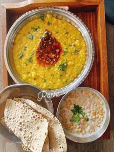 Dal Khichdi With Raita & Papad