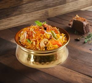 Vegetable Biryani With Raita