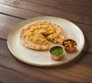 Sev paratha (1 pc)