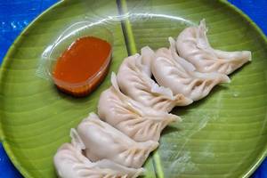 Chicken Schezwan Momos (6 Pieces)