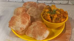 Alu Gobhi Sabji With Poori