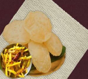 Fulka Luchi 4Ps And Masala Jhuri Aloo Vaja With Chutney.