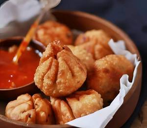 Veg Momos [4 Pieces]