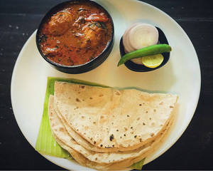Phulka(3pc) With Egg Curry(2pc)