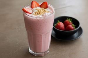Strawberry milk shake