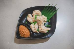 Veg Momos [6 Pieces]