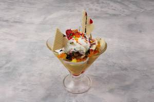 Fruit salad with ice cream