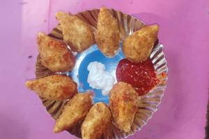 Chicken Kurkure Momos [8 Pieces]