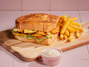 Pesto Cottage Cheese Sandwich