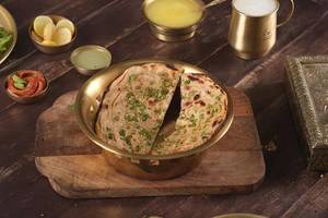 Hari Mirch Prantha ( Chef's Special)