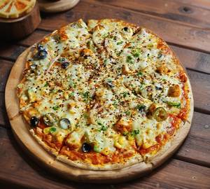 Makhani Burst Veg Pizza