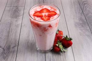 Straberry Lassi