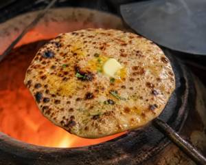 Special Aloo Pyaaz Parantha (1pc)