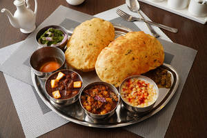 Alfanzo Spl. Chola Bhatura Platter