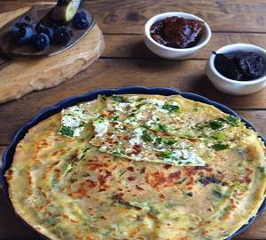 Paneer Butter Paratha With Pickle