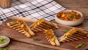 Paneer Tikka Masala Toast (2 Slices)