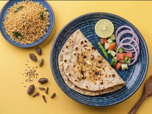 Aloo Bhujia + 2 Tandoori Roti + Salad