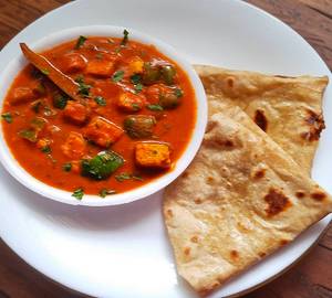 Paneer Chilli With 4 Ghee Tawa Roti ( 6 pcs paneer Chilli gravy )