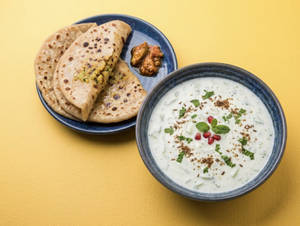 Aloo Paratha With Raita