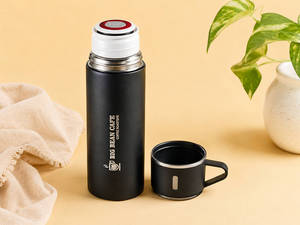 Vacuum Flask With Mugs