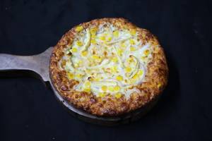 Cheesy And Onion Pizza