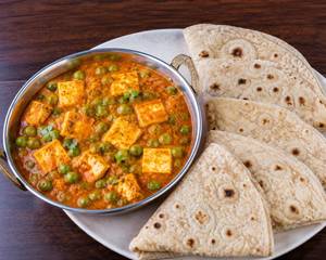 Matar Paneer With 4 Roti