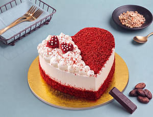 Red Velvet Cream Cheese Cake Heart Shape (~500 Gm)