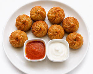 Fried Veg Momos (8 Pieces)