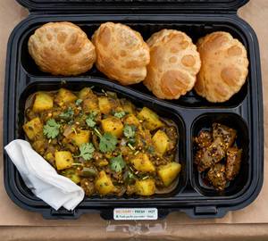 Puri with aloo sabji [5 pc]