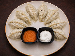Afghani Paneer Momos (8 Pieces)