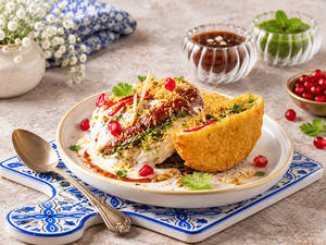 Aloo Tikki Chaat With Dahi