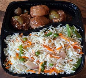 Fried rice with chilli chicken [4 pieces]
