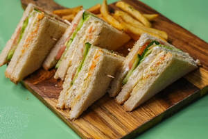Effe Cafe Veg Club Sandwich