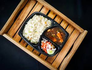Veg Fried Rice with Chilli Chicken Gravy [2 Pieces]
