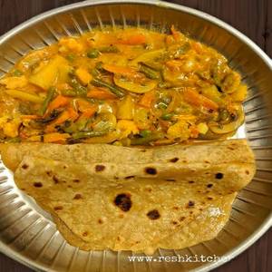 Chappathi With Veg Gravy [2 Pieces]