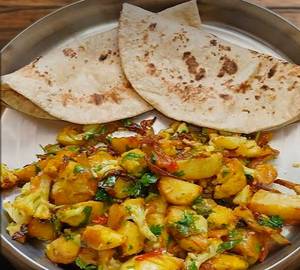 Green Potato With 5 Chapati