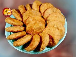 Pyaaz Kachori (1 Piece)