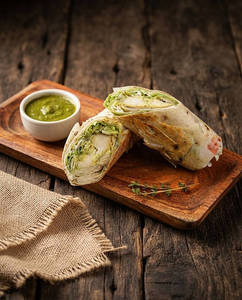 Chicken Reshmi Tikka Roll