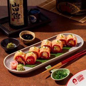 Salmon Togarashi Roll