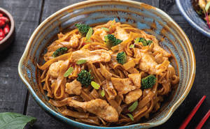 Stir Fried Flat Rice Noodles Non-Veg (Serves 1-2)