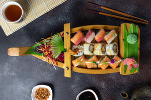 Youmee Sushi Boat - 12 Pcs