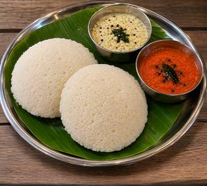 Idli (2P)+Coconut Chutney+Tomato Chutney+Sambhar