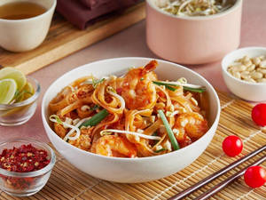 Pad Thai Noodles Non-Veg (Serves 1-2)